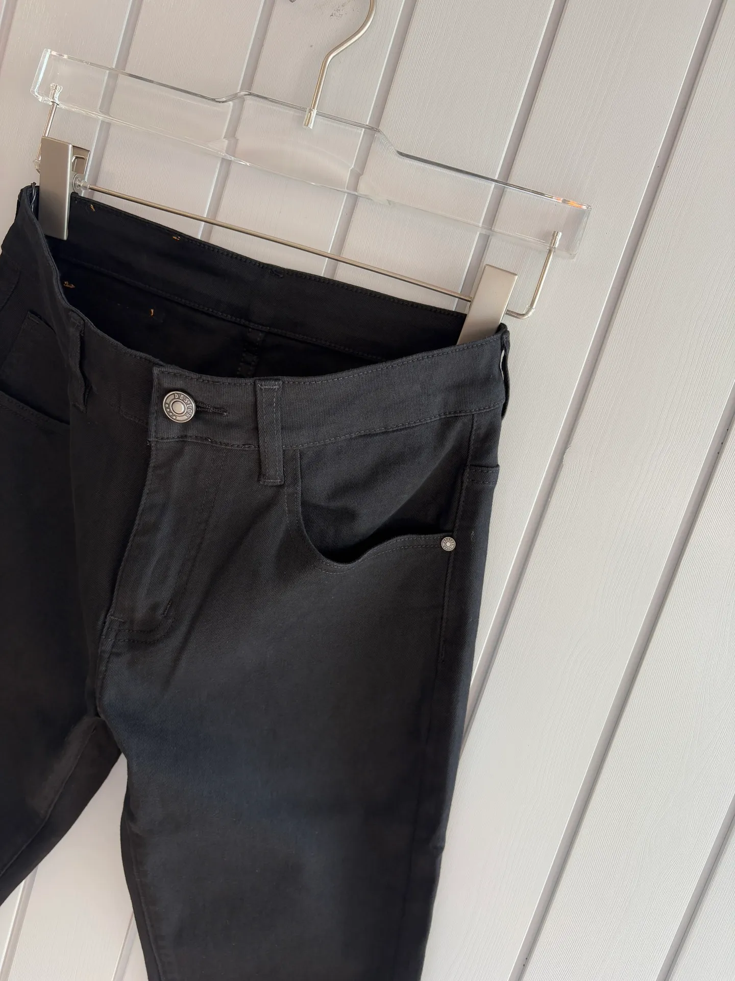 P240 A super stylish pair of jeans, customized original washed denim fabric, unique design, top-notch embroidered letter pattern logo, original hardware accessories decoration, an extremely outstanding pair of jeans, the materials and craftsmanship are extremely luxurious and exquisite, extremely high-grade, handsome and stylish upper body, recommended 👍, 005 code number: 29-38 but not 35; 37